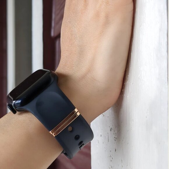 18k Yellow Gold Apple Watch Bar - Picture 6 of 7